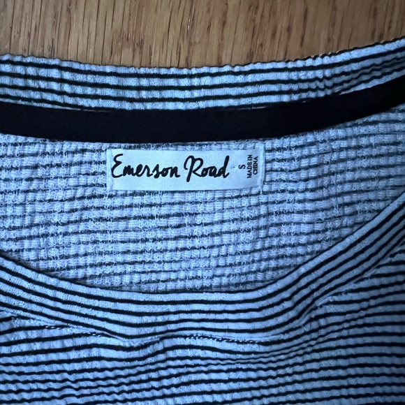 SOLD 90’s daisy top NEW - Picture 2 of 3